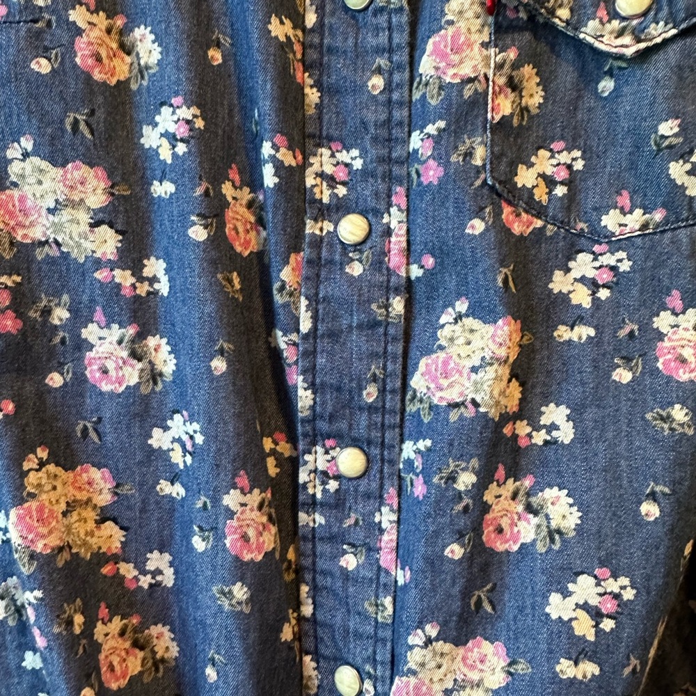 Levi’s Denim Floral Shirt - Picture 5 of 10